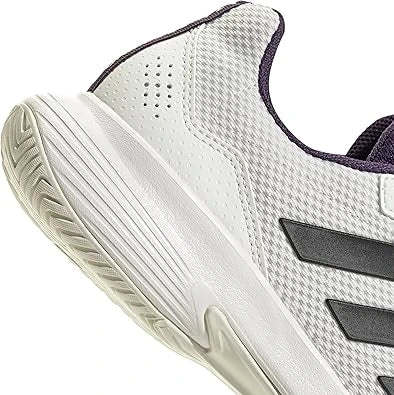 tenis adidas courtjam control para hombre blanco detalles en negro y morado