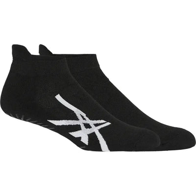 par de calcetas tobilleras asics negras con logo blanco tejido