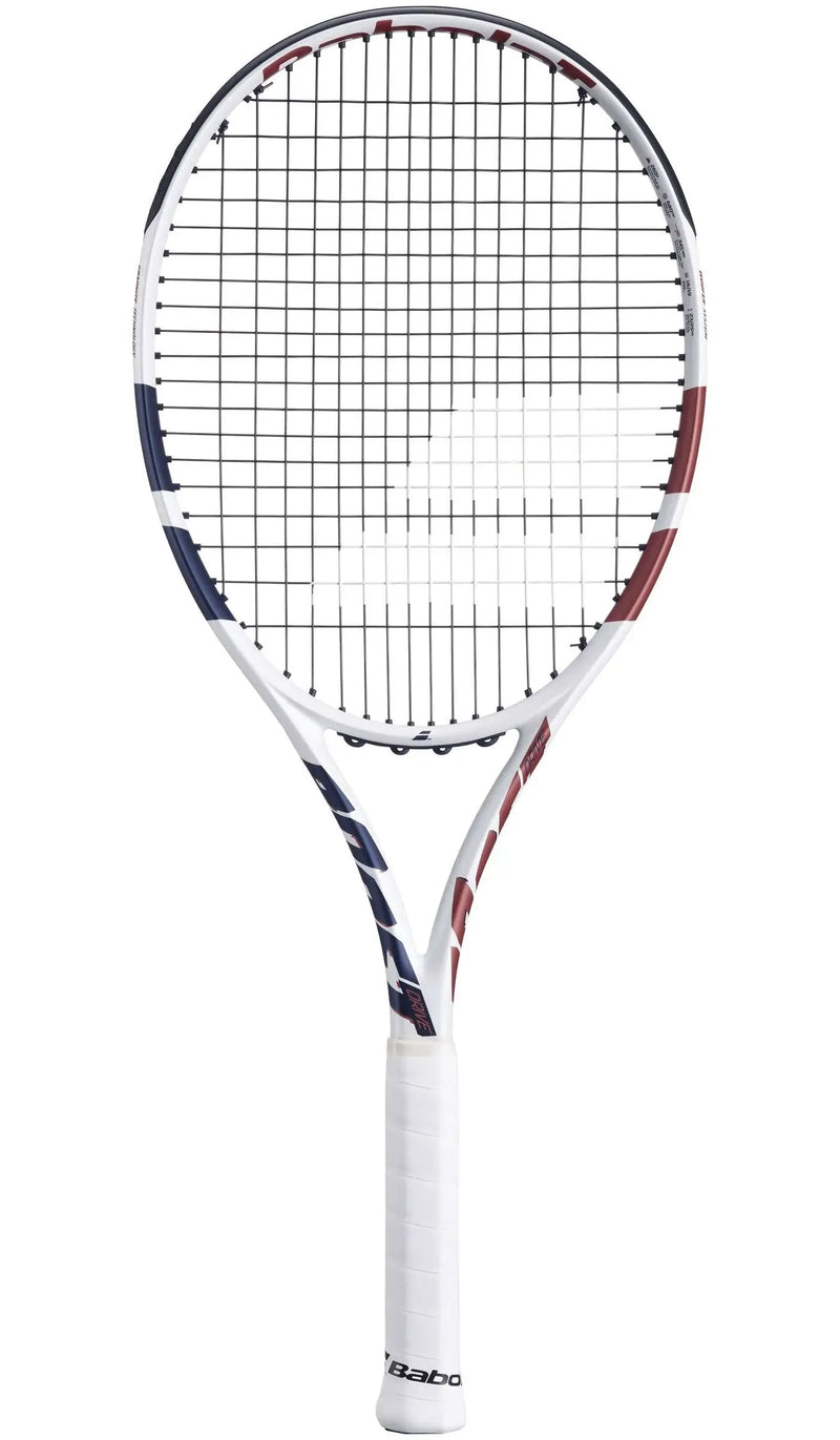 raqueta babolat boost drive blanca con detalles rojo vino y azul para tenis