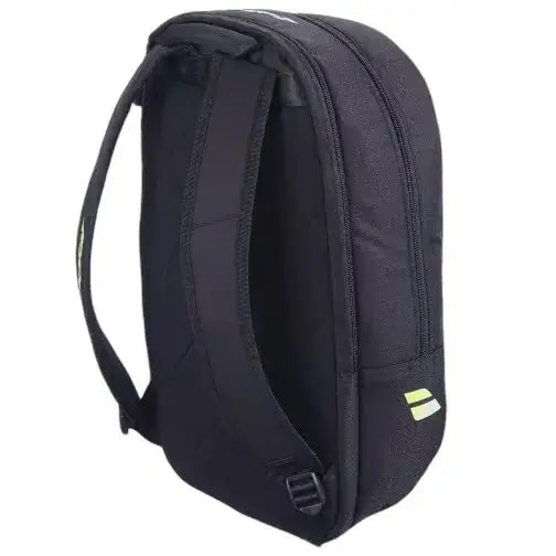mochila babolat con diseño compacto y logotipo iridiscente