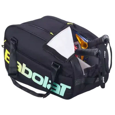 bolsa deportiva babolat negra con cierre principal amplio y diseño moderno