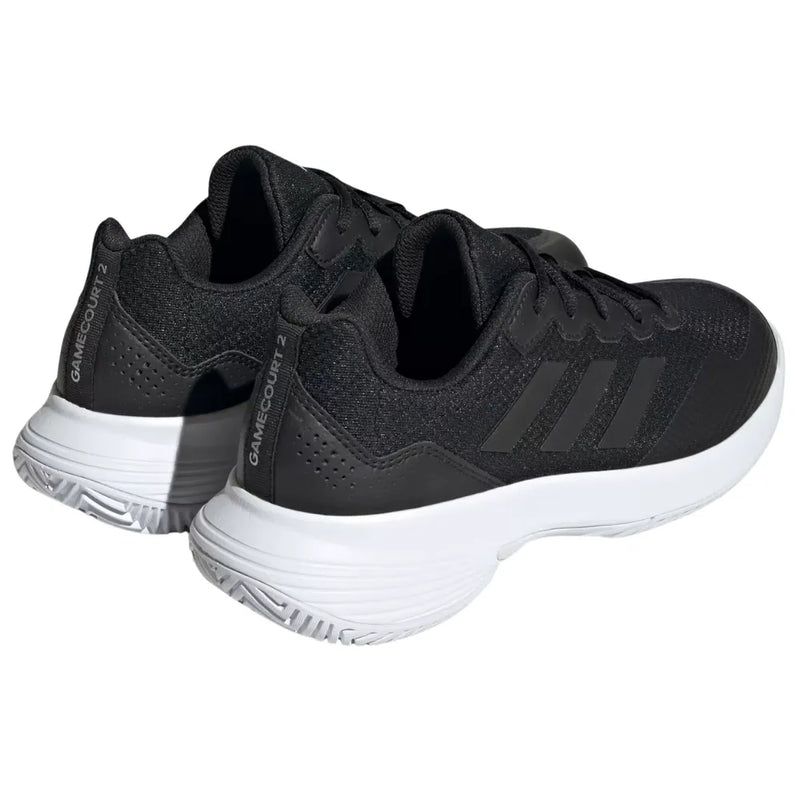 tenis adidas negros con blanco para jugar pádel o tenis en canchas duras