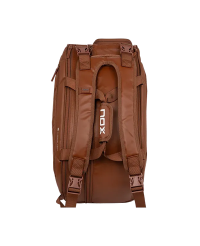 paletero de pádel nox pro series color camel diseño elegante y funcional