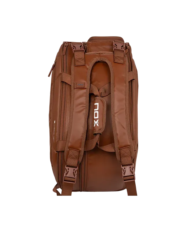 paletero de pádel nox pro series color camel diseño elegante y funcional