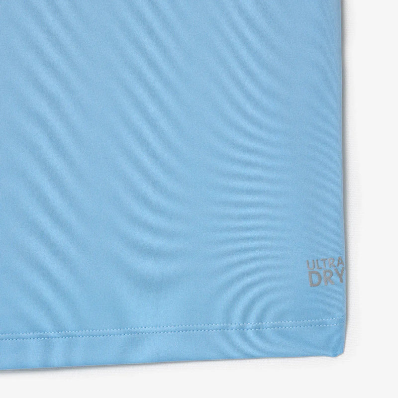 ropa deportiva tenis lacoste polo azul con gráficos modernos