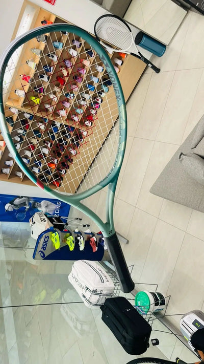 raqueta yonex percept 2024 tamaño doble escala 2:1 para exhibición
