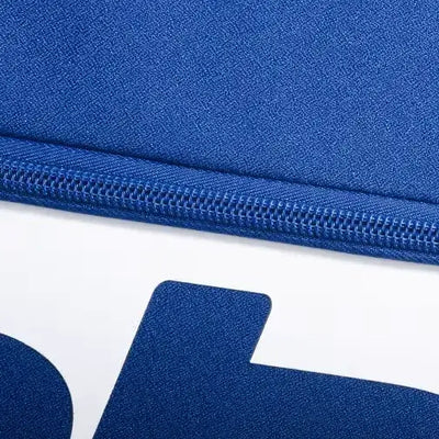 bolsa babolat court m azul blanco 100% reciclada y respetuosa con el medio ambiente