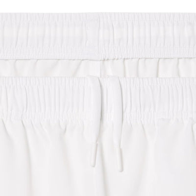 short deportivo lacoste blanco con detalles en contraste y corte clásico