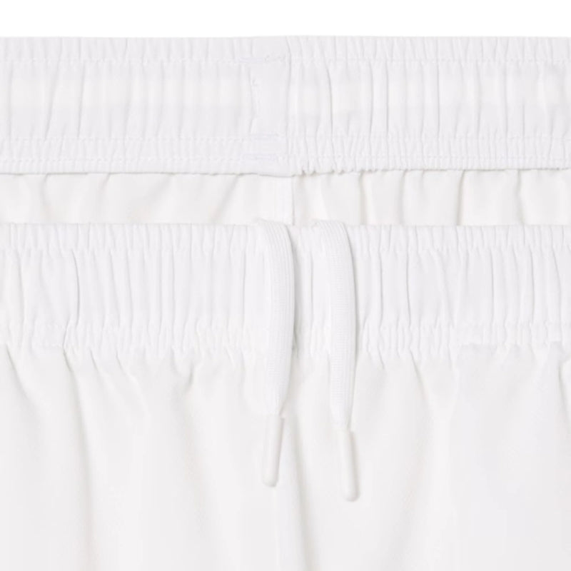 short deportivo lacoste blanco con detalles en contraste y corte clásico