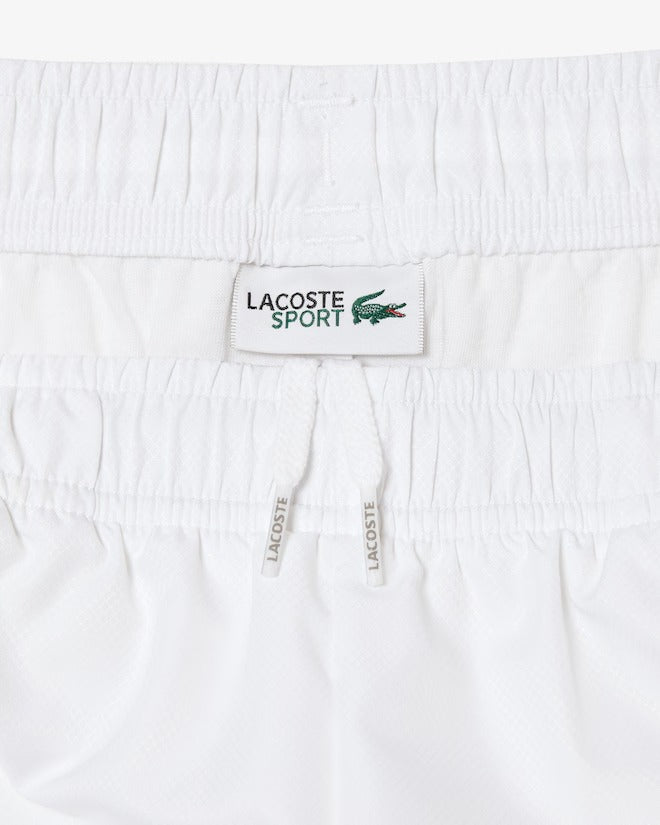 pantalón corto blanco lacoste con cintura elástica y diseño clásico