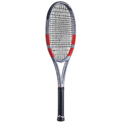 raqueta babolat pure strike 100 diseño llamativo gris y rojo