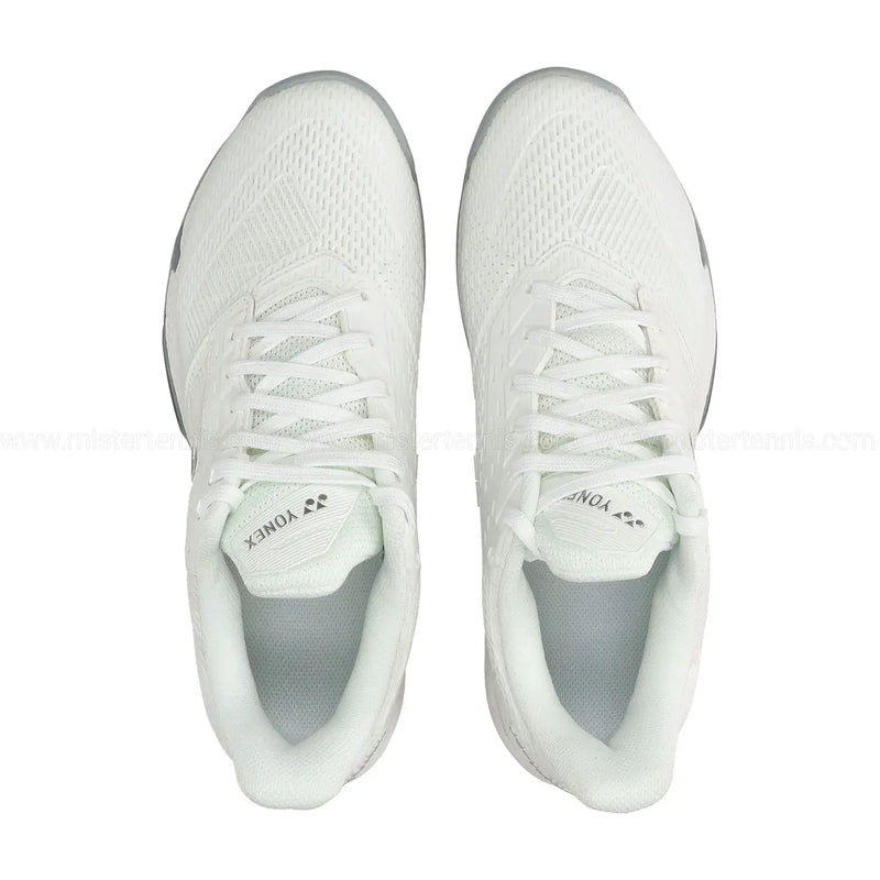 suela de tenis yonex blanca con patrón espiga para mayor tracción