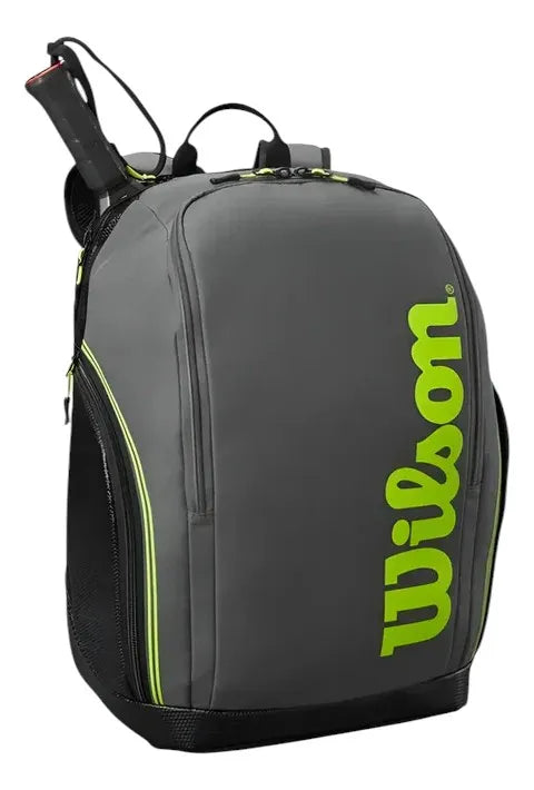 mochila deportiva wilson gris con capacidad para equipo de cancha