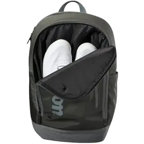 mochila deportiva wilson gris oscuro con múltiples compartimientos
