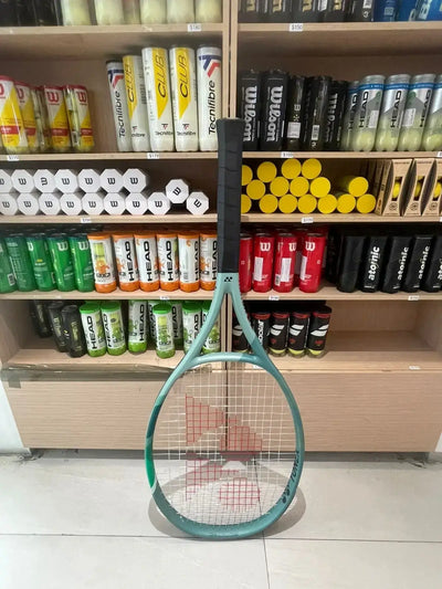 raqueta yonex percept gigante edición 2024 réplica decorativa a escala