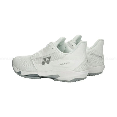 vista trasera de zapatillas yonex blancas diseño ergonómico hombre